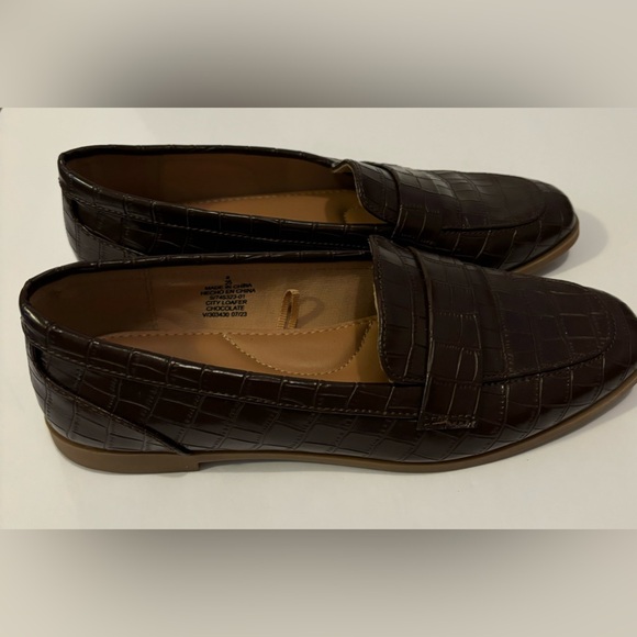Old Navy Faux Leather City Loafers - Picture 4 of 12